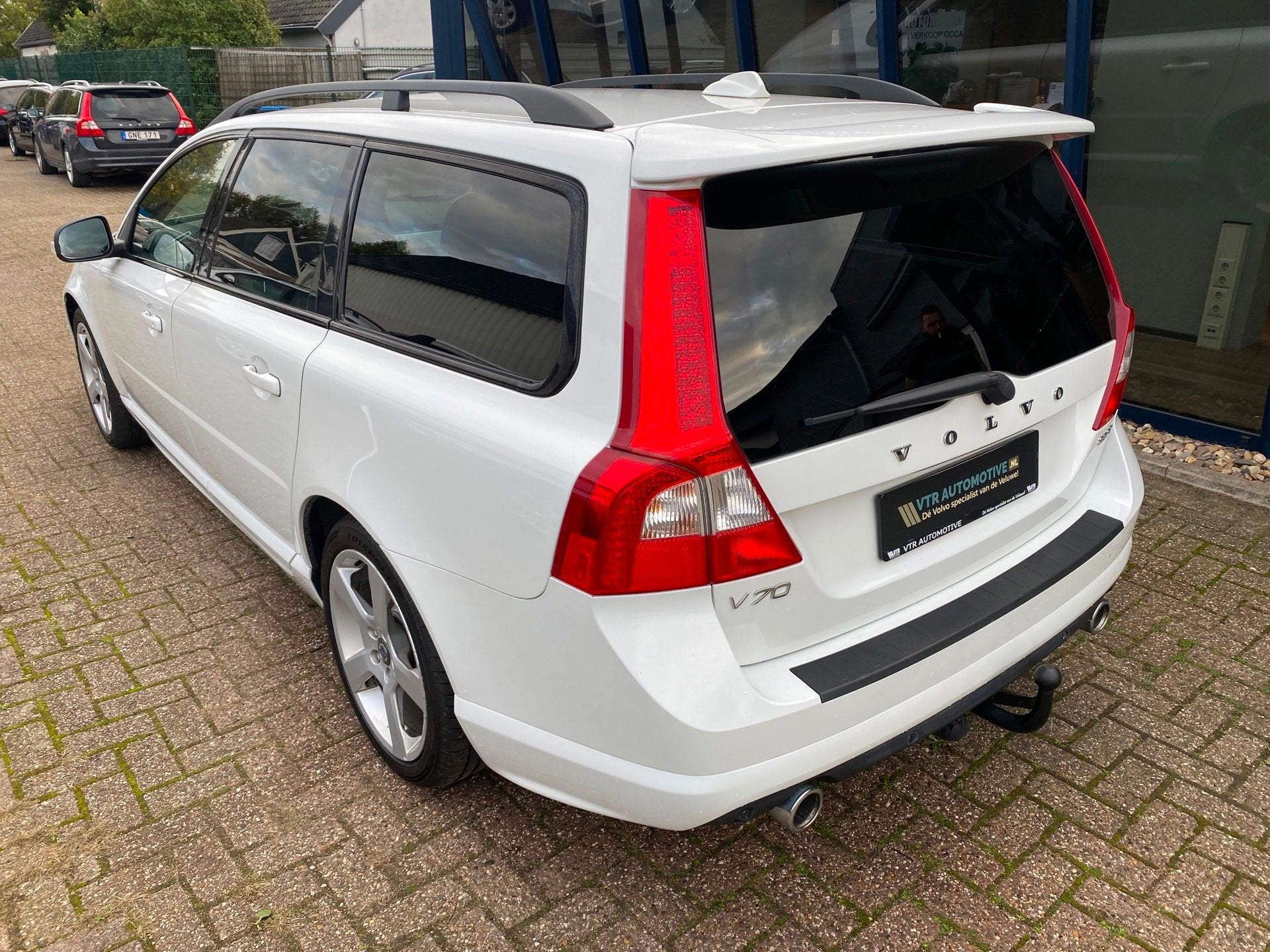 Volvo V70 2.5FT R-Design Automaat 230PK LEER / XENON / PDC /, Auto's, Zwart, Onderhoudsboekje, 5 cilinders, 5 stoelen