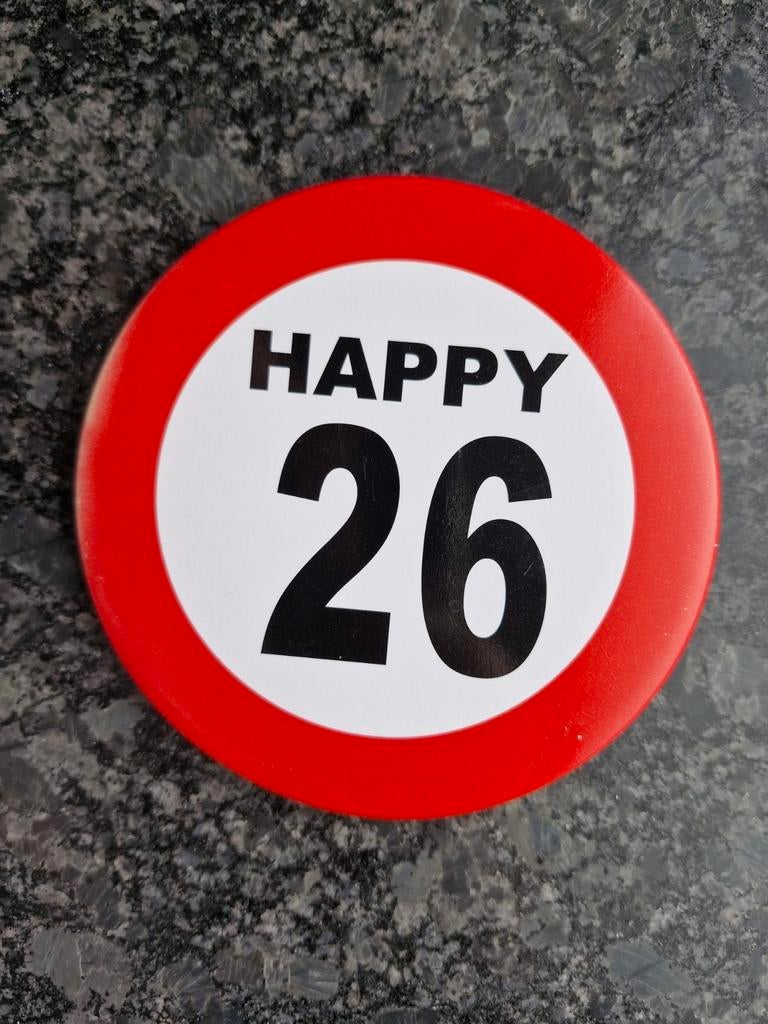 Button 26 jaar, Ophalen of Verzenden, Gebruikt, Overige onderwerpen, Button