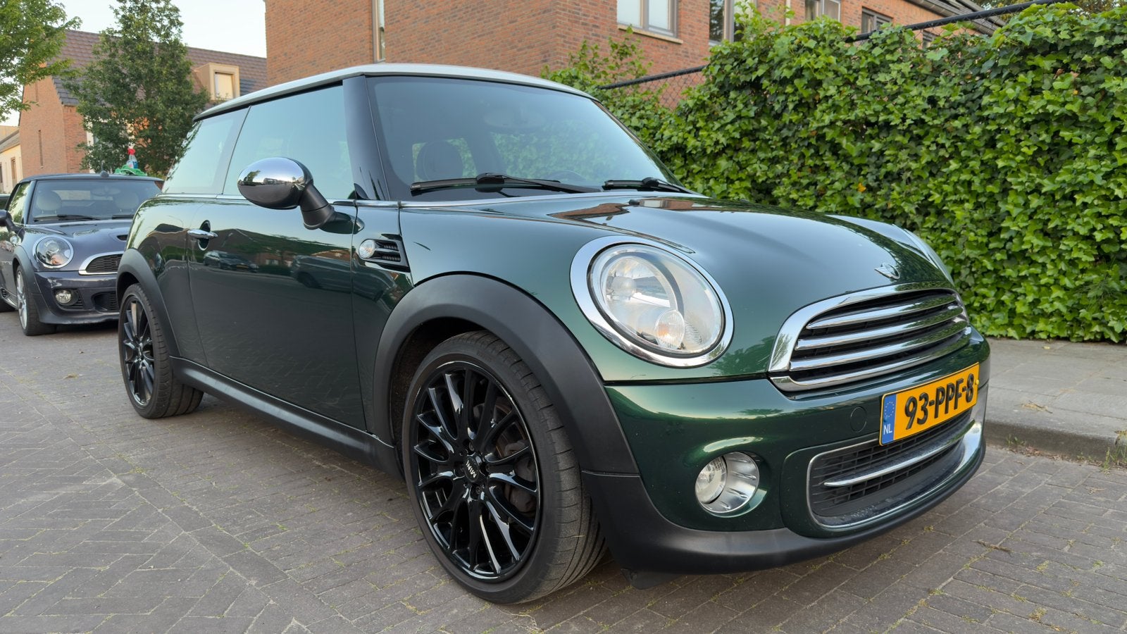 Mini Cooper Chili |Leder |Pano |Navigatie | Stoelverw. | 18", Voorwielaandrijving, 40 €/maand, 4 cilinders, 4 stoelen