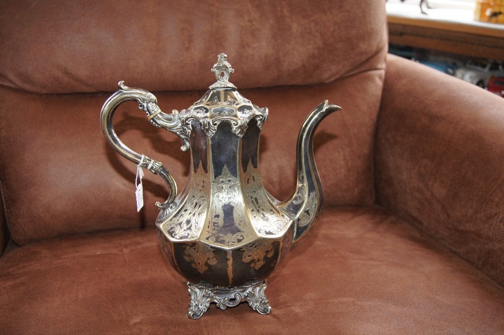 Koffiepot met gedetailleerde gravure ( Antiek, Ophalen of Verzenden, Natuurlijk materiaal, Overige typen, Overige onderwerpen