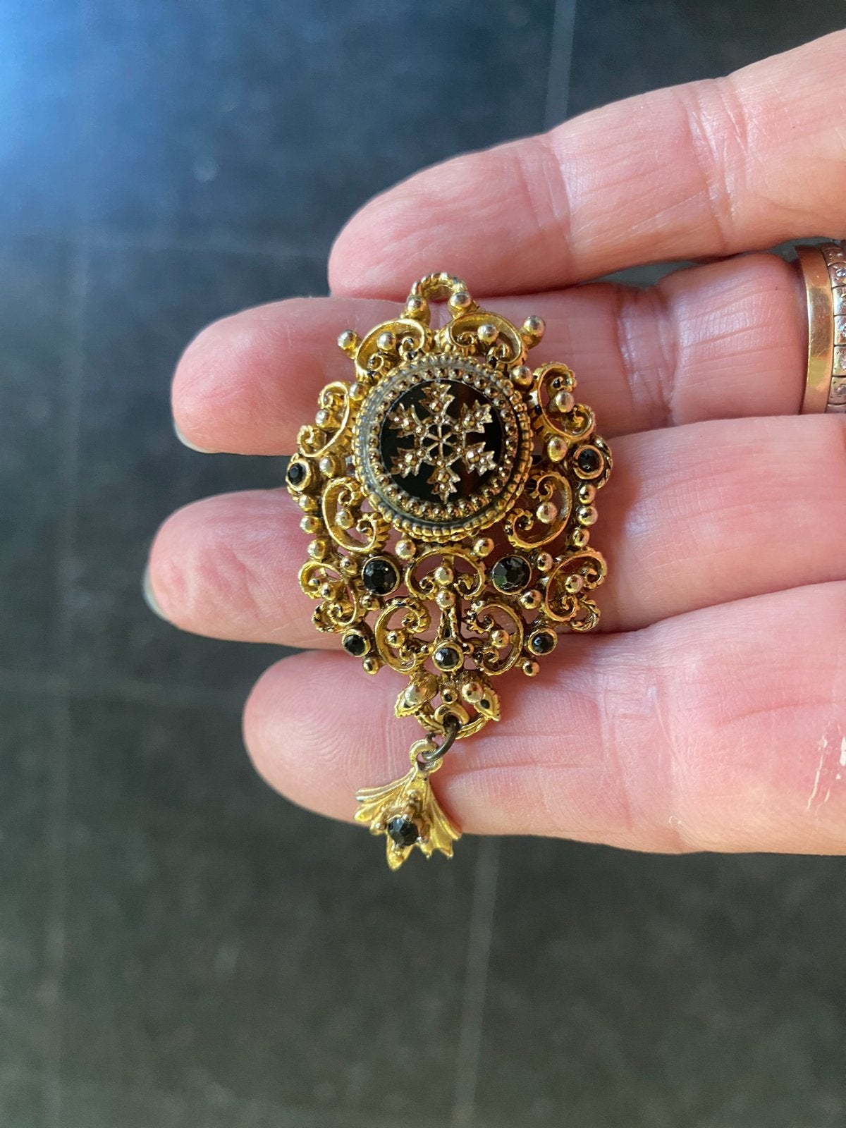 Vintage Victoriaanse Revival broche/hanger A537, Overige materialen, 4 tot 7 cm, Gebruikt, Ophalen of Verzenden