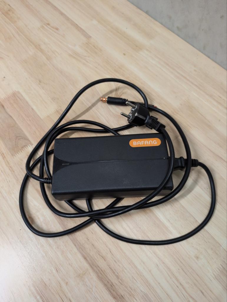 Bafang lader SSLC100V49, 49,2V - defecte stekker, Ophalen of Verzenden