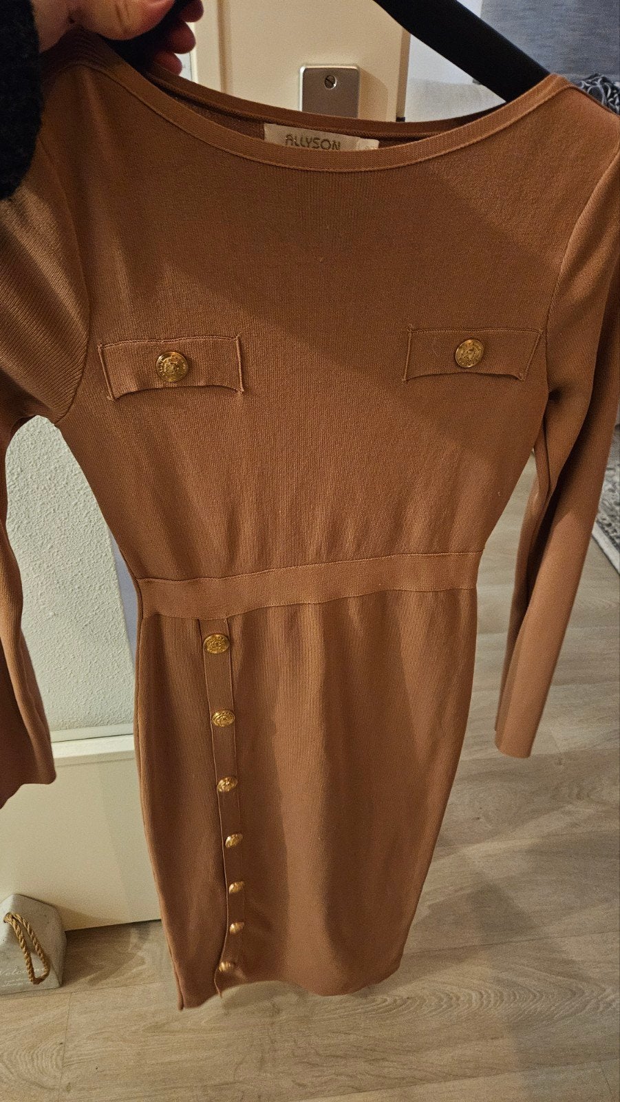 Allyson Jurk met Gouden Knopen - Maat S/M, Kleding | Dames, Allyson, Bruin, Ophalen of Verzenden, Zo goed als nieuw