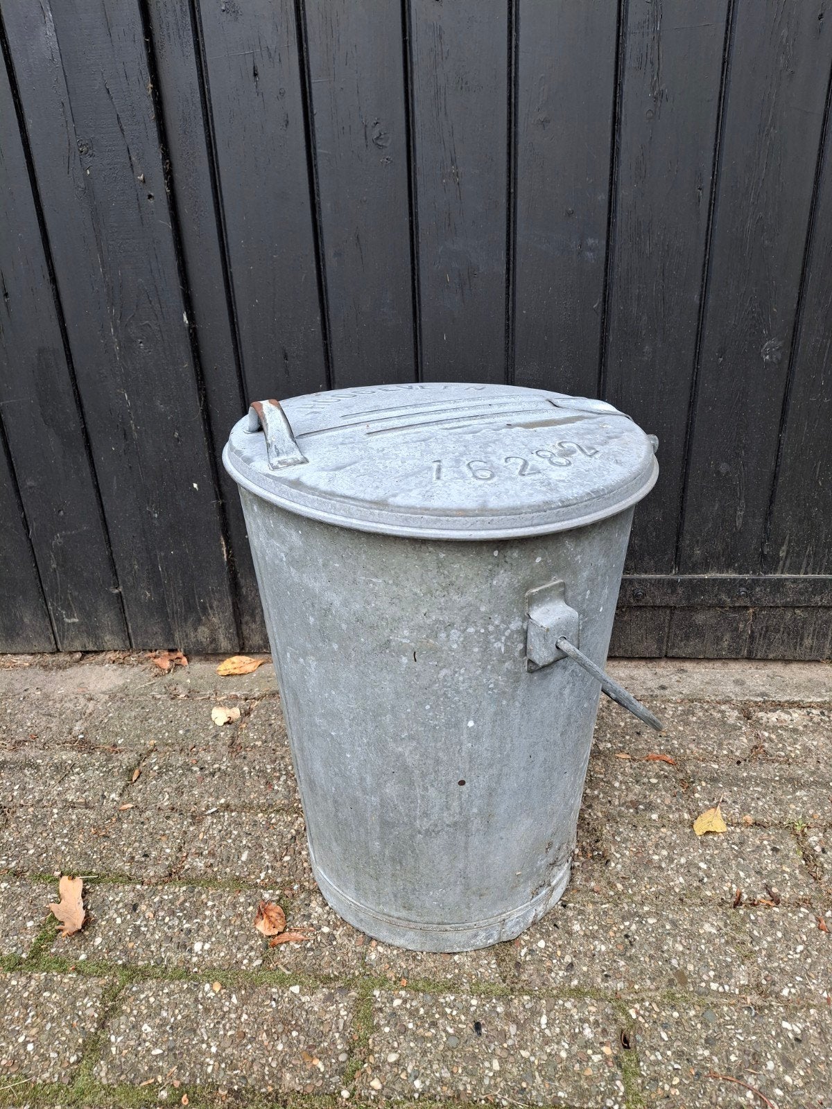 Oude zinken vuilnisbak Hoogeveen, Ophalen