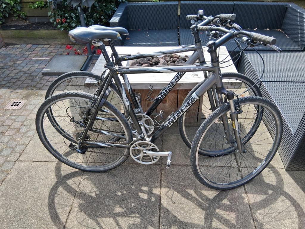 2 Trek 7300 hybride fietsen (2006) - Opknappen of sloop, Fietsen en Brommers, Fietsen | Dames | Sportfietsen en Toerfietsen, Ophalen