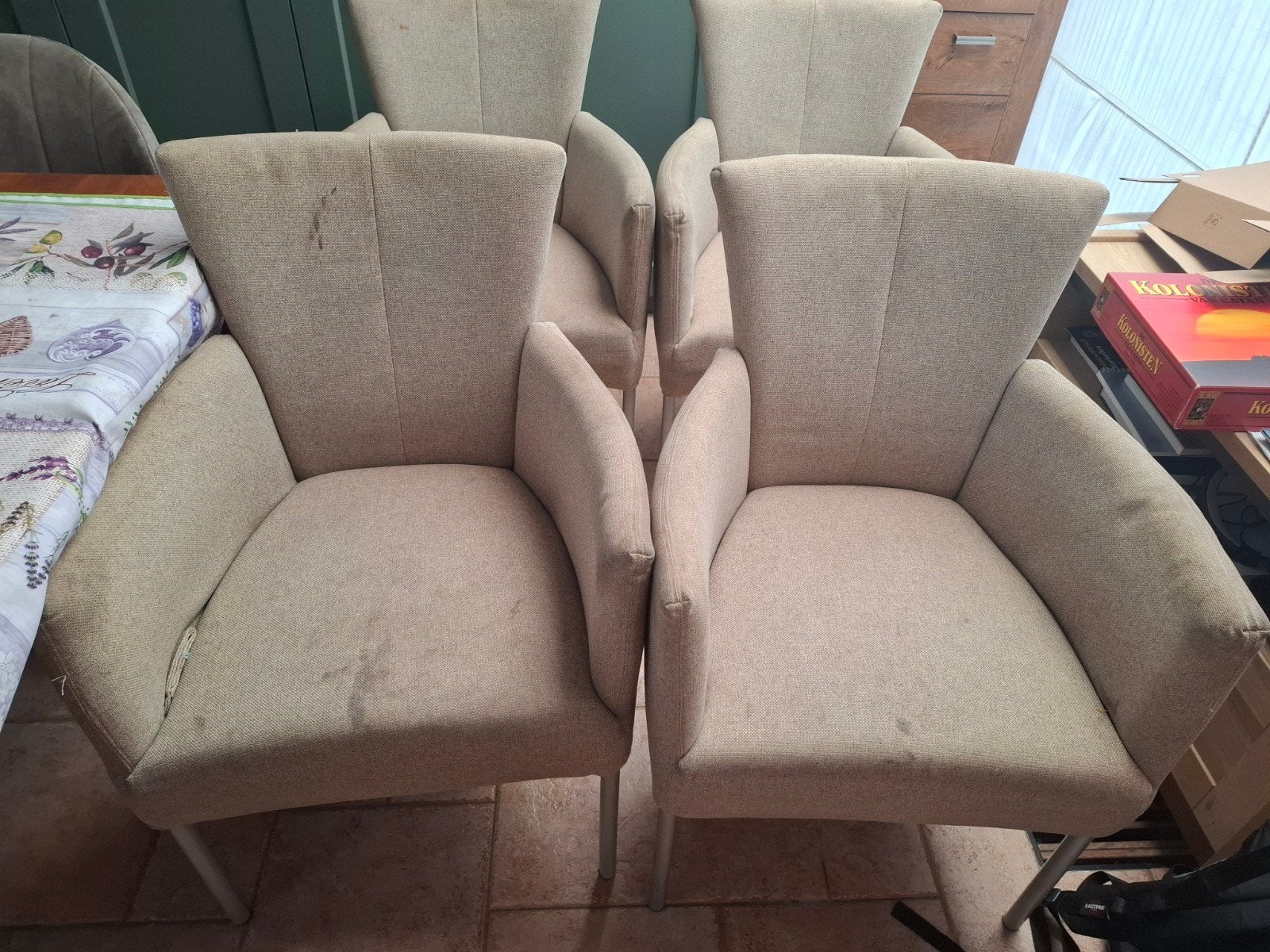 4 eetkamerstoelen gratis af te halen (vlekken), Gebruikt, Overige kleuren, Ophalen of Verzenden, Vier