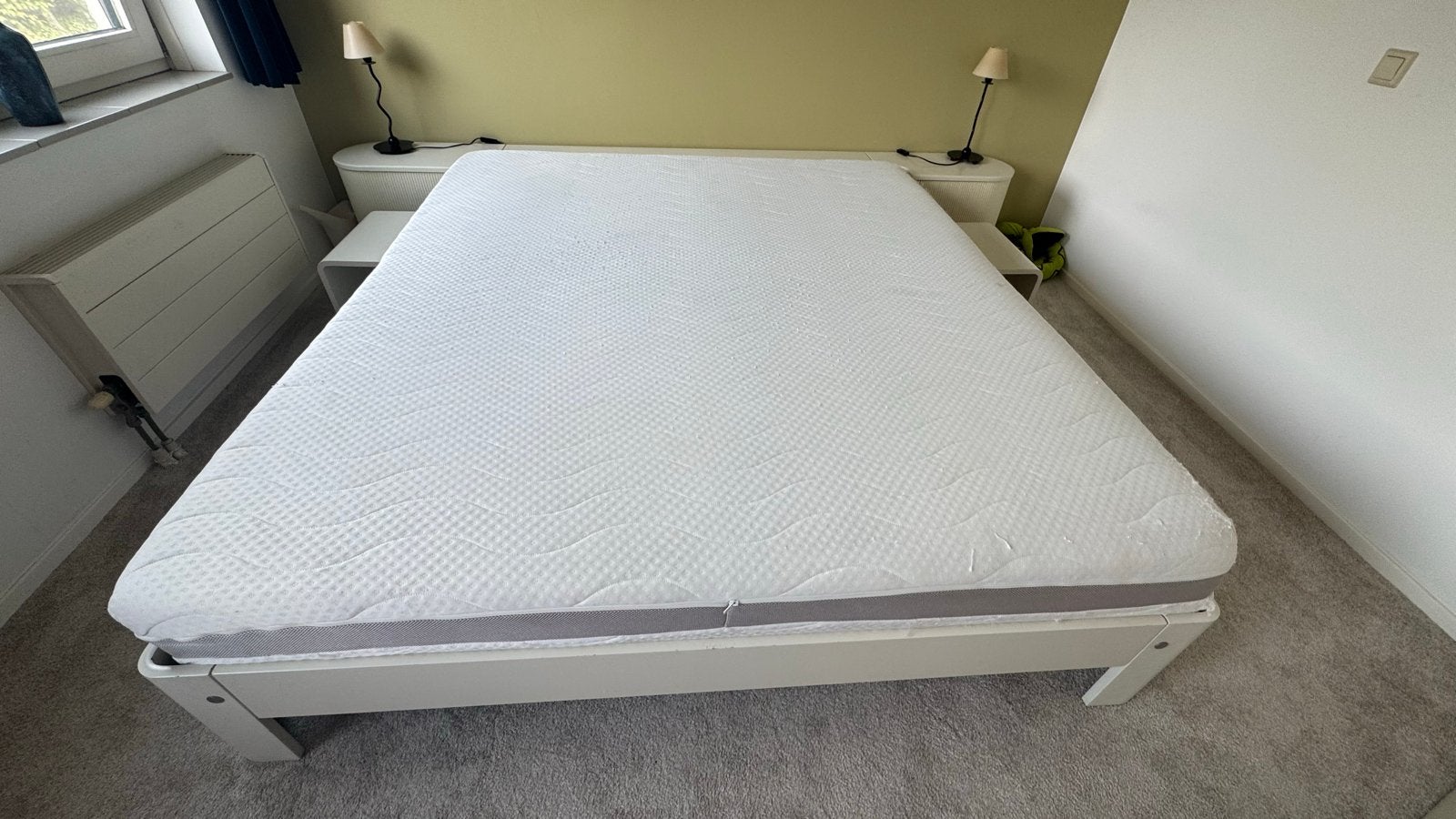 Aupingbed 180x200 met matras, tafeltjes en achterwand, Ophalen, Gebruikt, Wit, Tweepersoons