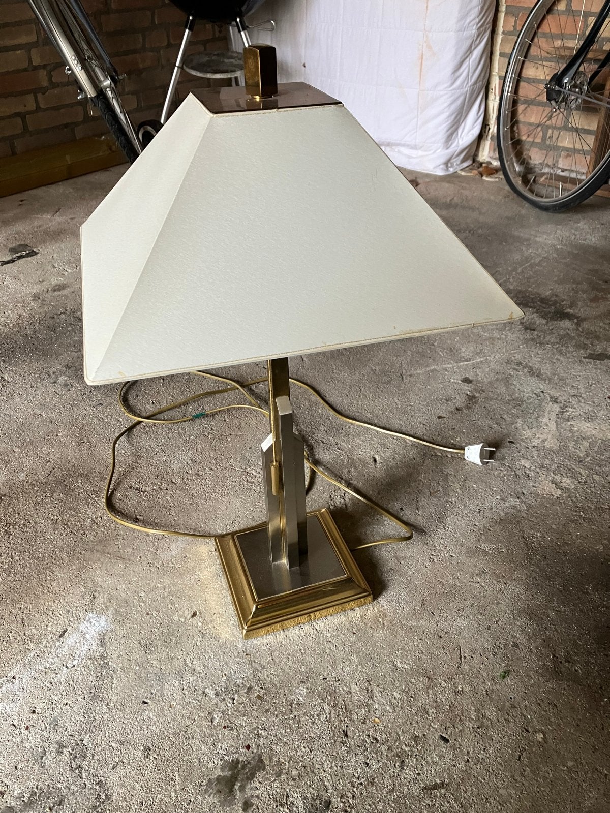Stijlvolle tafellamp met stoffen kap, Ophalen of Verzenden, Gebruikt, Metaal, 50 tot 75 cm
