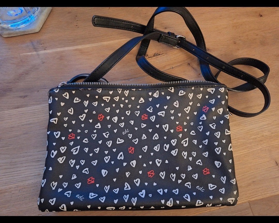Esprit EDC schoudertasje zwart-wit-rood, Sieraden, Tassen en Uiterlijk, Tassen | Damestassen, Ophalen of Verzenden, Gebruikt, Zwart