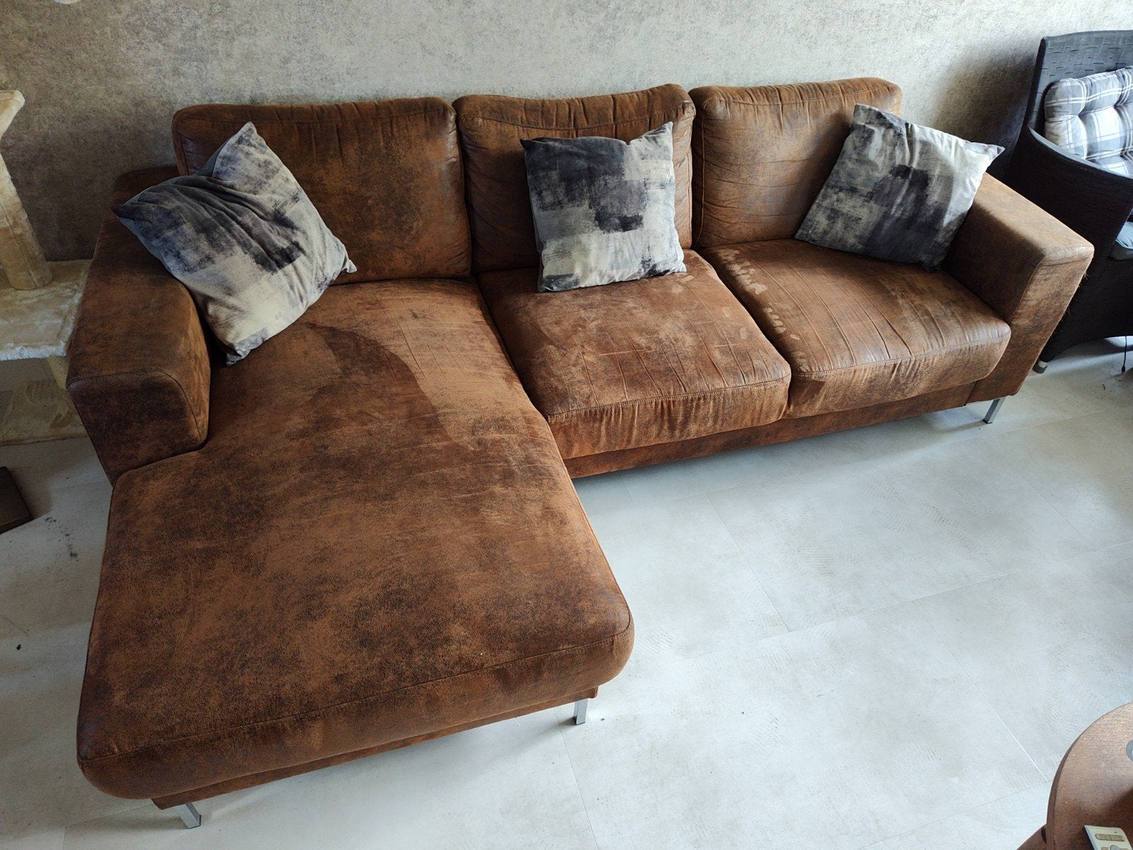 Bruine leren hoekbank met chaise longue, Ophalen, Modern, Comfortabel, 250 tot 300 cm, Gebruikt