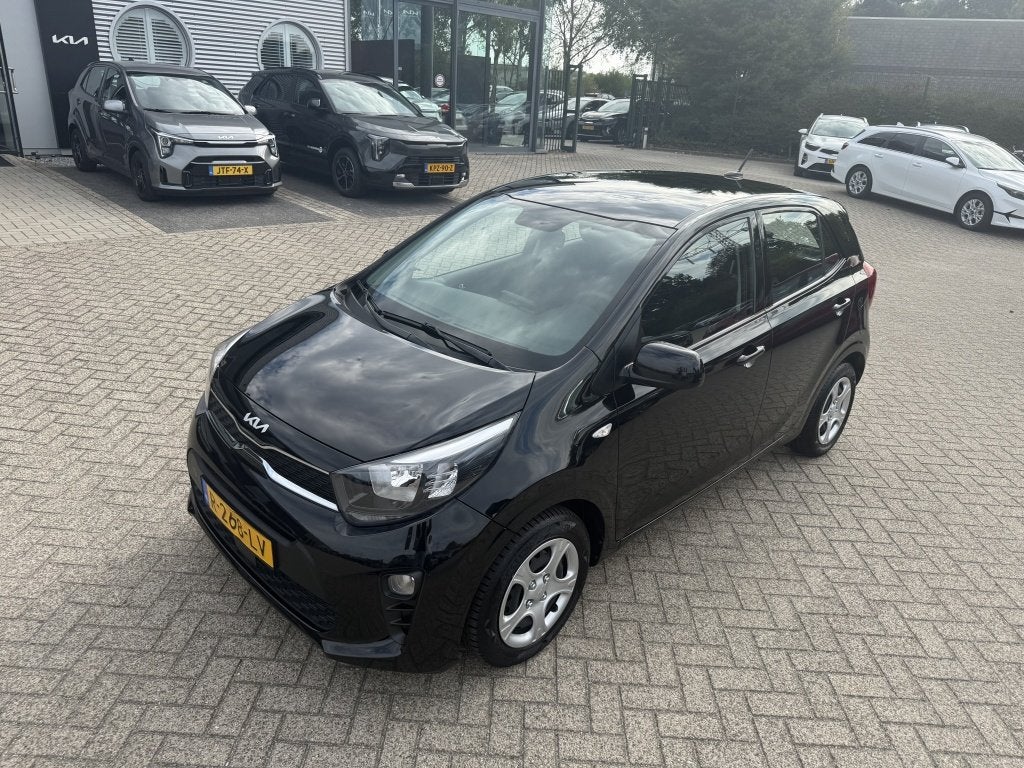 Kia Picanto 1.0 DPi ComfortLine AIRCO - ALL SEASON BANDEN, Auto's, Gebruikt, 4 stoelen, Zwart, Origineel Nederlands
