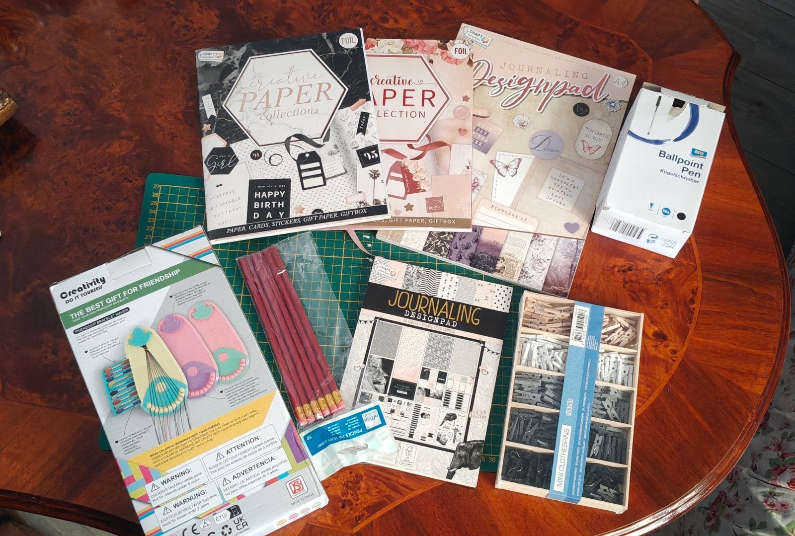 Knutselpakket: Papier, pennen, potloden en meer!, Overige thema's, Nieuw, Meerkleurig, Ophalen of Verzenden