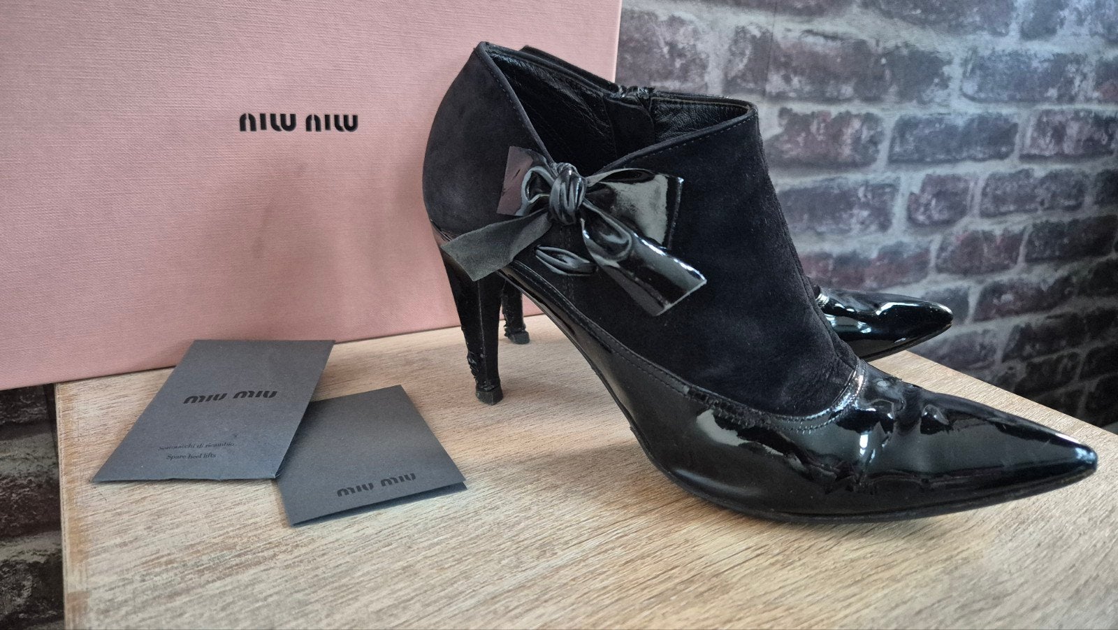 Miu Miu black suede & patent leather ankle boots mt 38, Kleding | Dames, Zwart, Lage of Enkellaarzen, Miu miu, Ophalen of Verzenden
