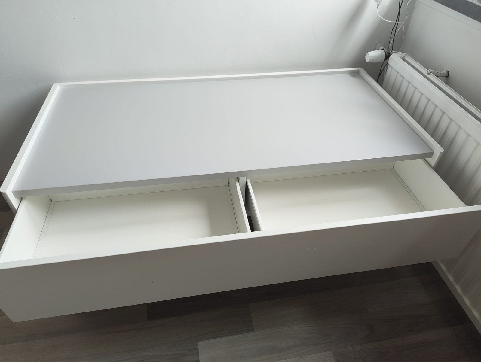 Witte speeltafel met opberglades, Ophalen of Verzenden, Zo goed als nieuw