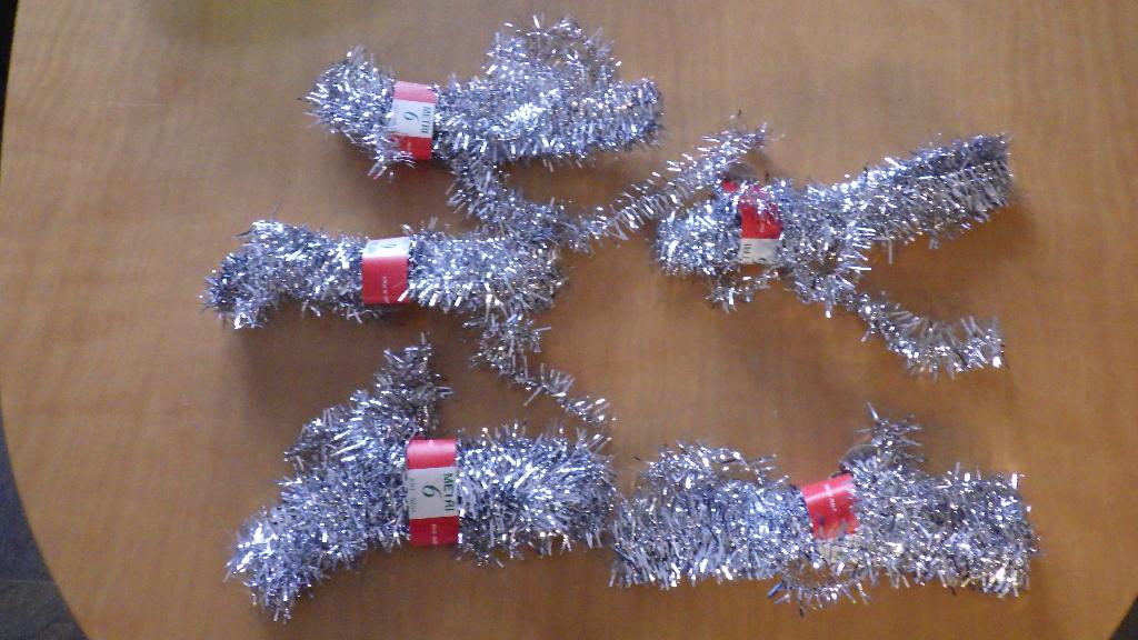 mooie zilverkleurige kerstslingers, Diversen, Kerst, Ophalen of Verzenden