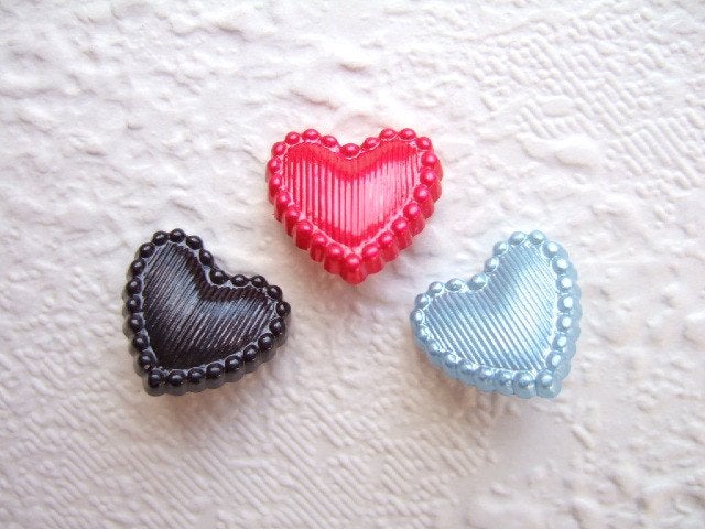 OPRUIMING ~ Hartjes knoopje met “parel”randje ~ 15 mm ~ Rood, -, -, Nieuw, Ophalen of Verzenden