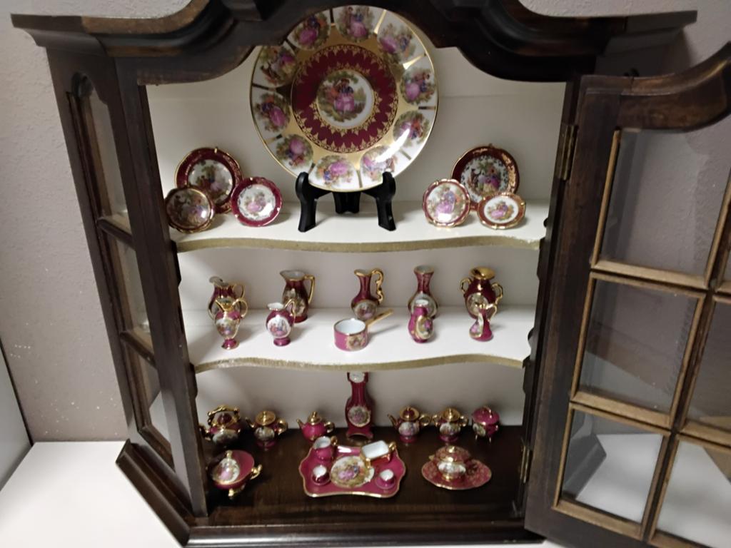Prachtig gevuld vitrine kastje met Franse limoges porselein, Ophalen
