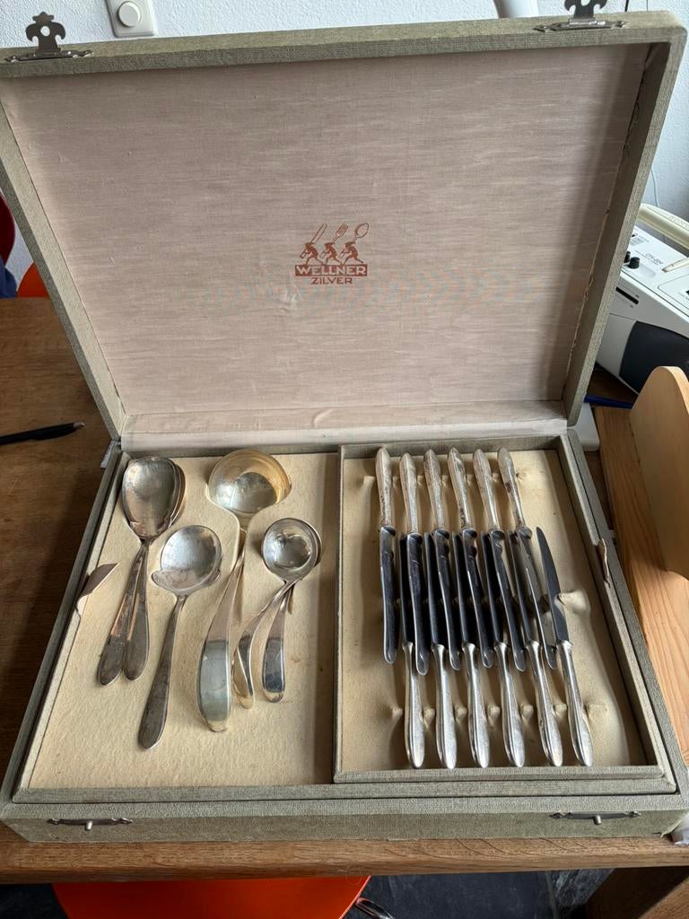 Verzilverd puntfilet Wellner bestek  cassette 42 delige, Antiek en Kunst, Antiek | Bestek, Ophalen of Verzenden