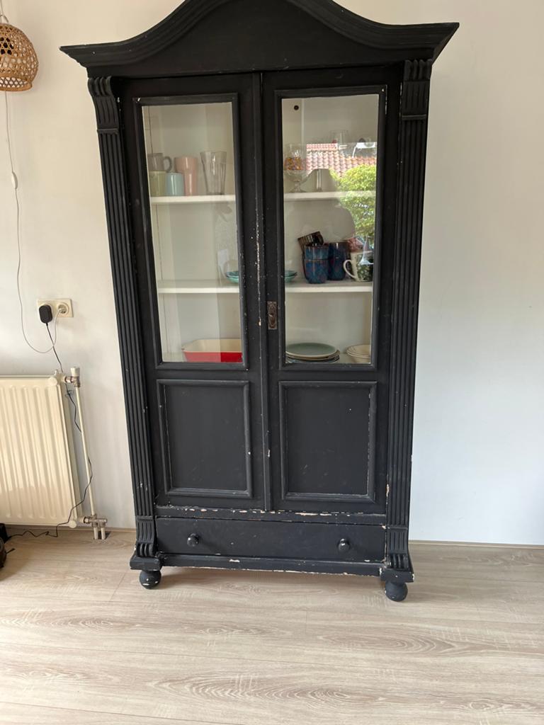 Een leuke en goede buffetkast/servieskast, Huis en Inrichting, Kasten | Vitrinekasten, Ophalen, Gebruikt, 100 tot 150 cm, 150 tot 200 cm