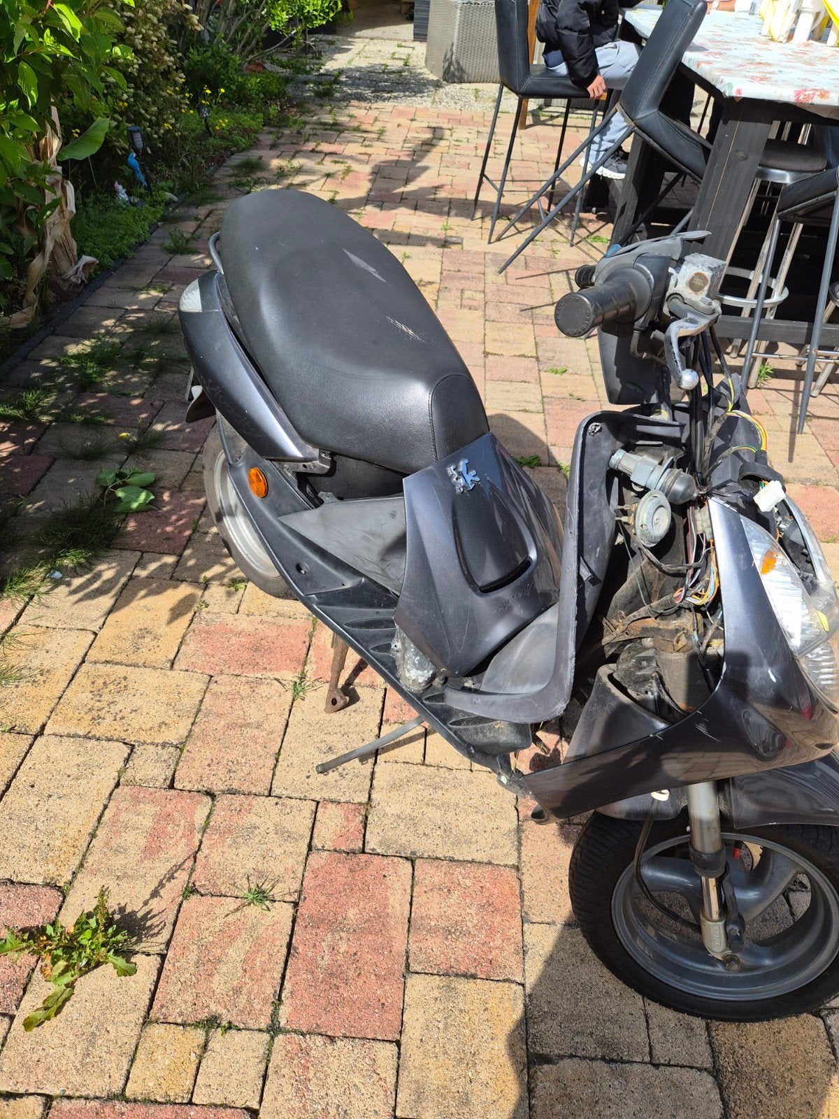 Peugeot Vivacity Scooter - Opknapper/Onderdelen, Fietsen en Brommers, Scooters | Peugeot, Ophalen, Gebruikt, Maximaal 45 km/u