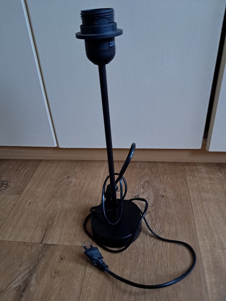 Nieuwe zwarte lampvoet voor tafellamp., Huis en Inrichting, Ophalen of Verzenden, Nieuw, Metaal, Minder dan 50 cm