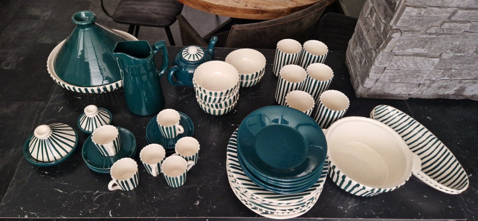 Uitgebreid servies in groen en wit gestreept design, Huis en Inrichting, Keuken | Servies, Ophalen, Zo goed als nieuw, Porselein