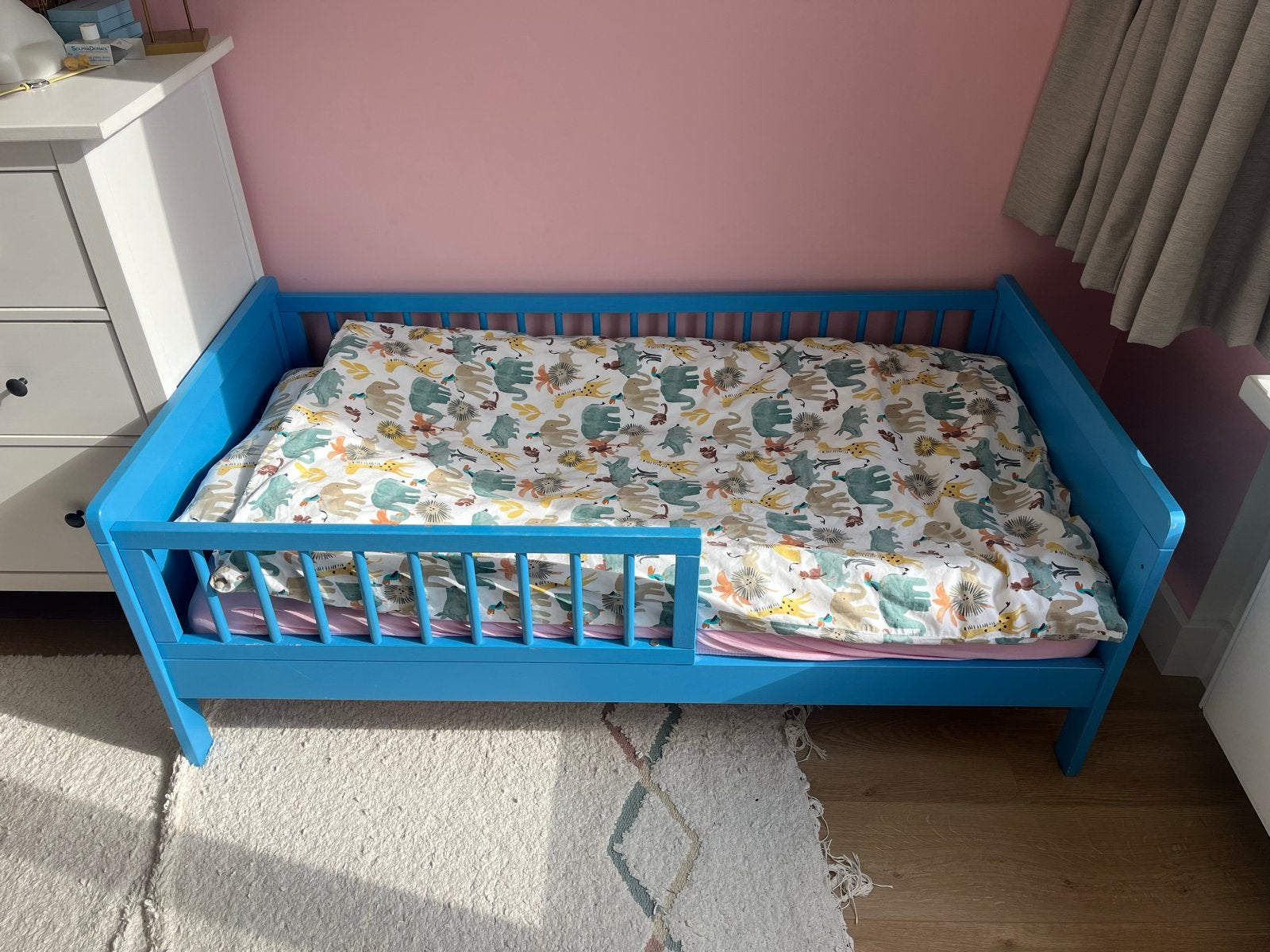 Petit amelie kinderbed met matras, Huis en Inrichting, Ophalen, Gebruikt, Blauw, 190 cm of minder