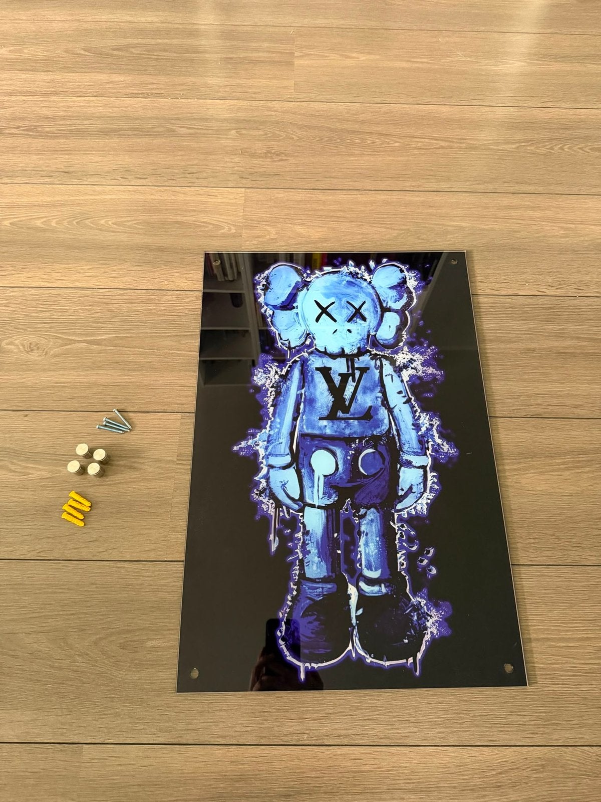 KAWS Blue Hype Figure Louis Vuitton, Figuren, Glas, Print, Ophalen