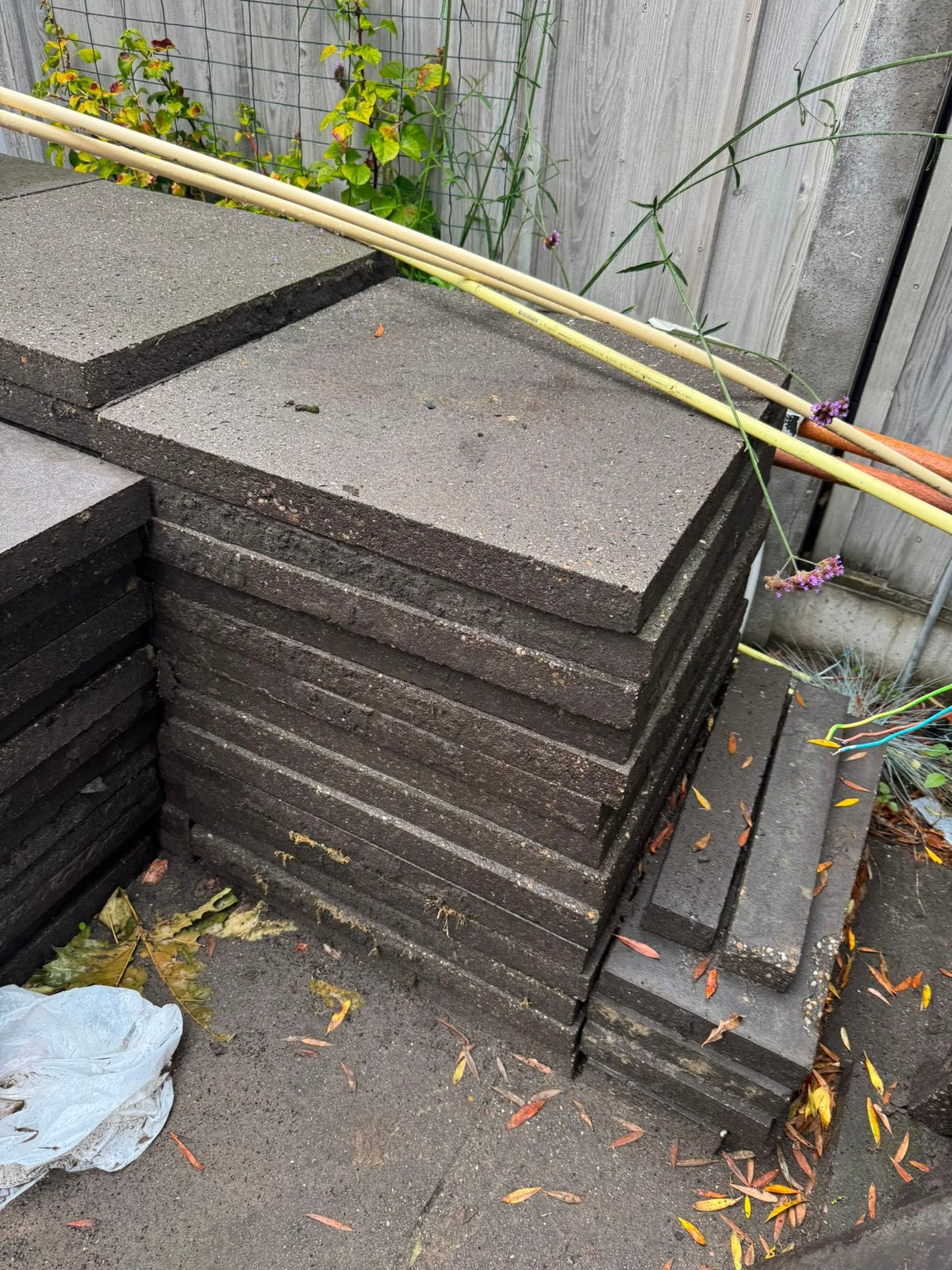 Gratis Tuintegels 60 x60 cm, 5 cm dik. Totaal 30m2., Ophalen, Zo goed als nieuw, Beton, Terrastegels