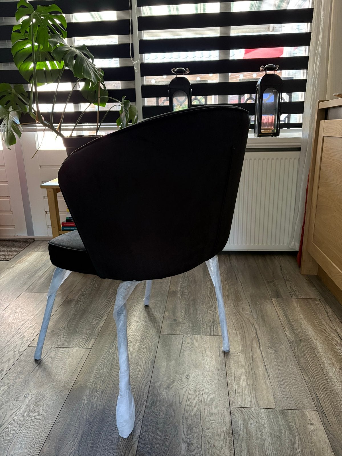 Paon Brillant Zwarte Velours Stoel - Nieuwstaat, Ophalen, Zwart, Nieuw, Eén