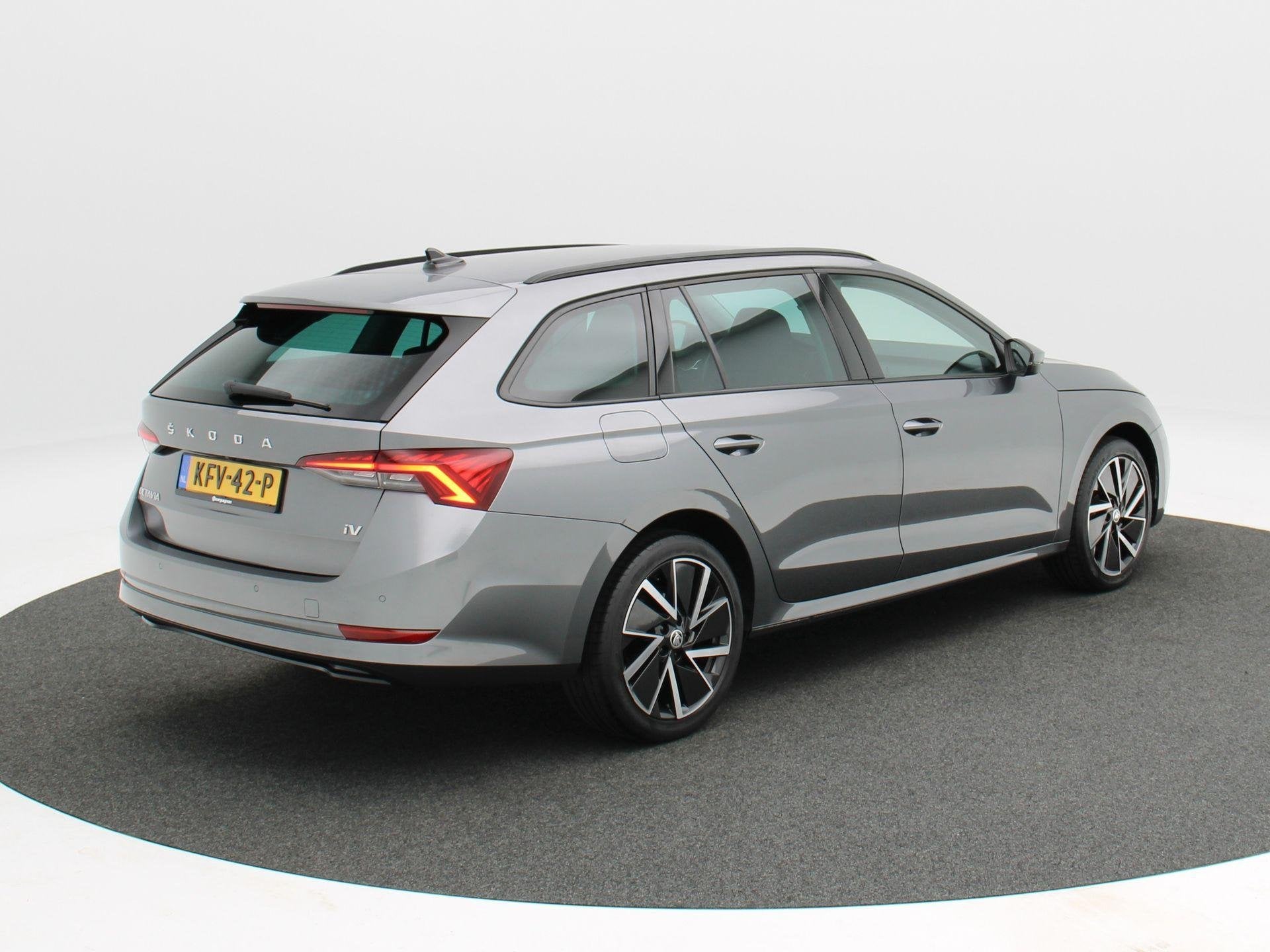Skoda Octavia Combi 1.4 TSi iV PHEV 218 Pk Sportline Busines, Stof, Gebruikt, Euro 6, 4 cilinders