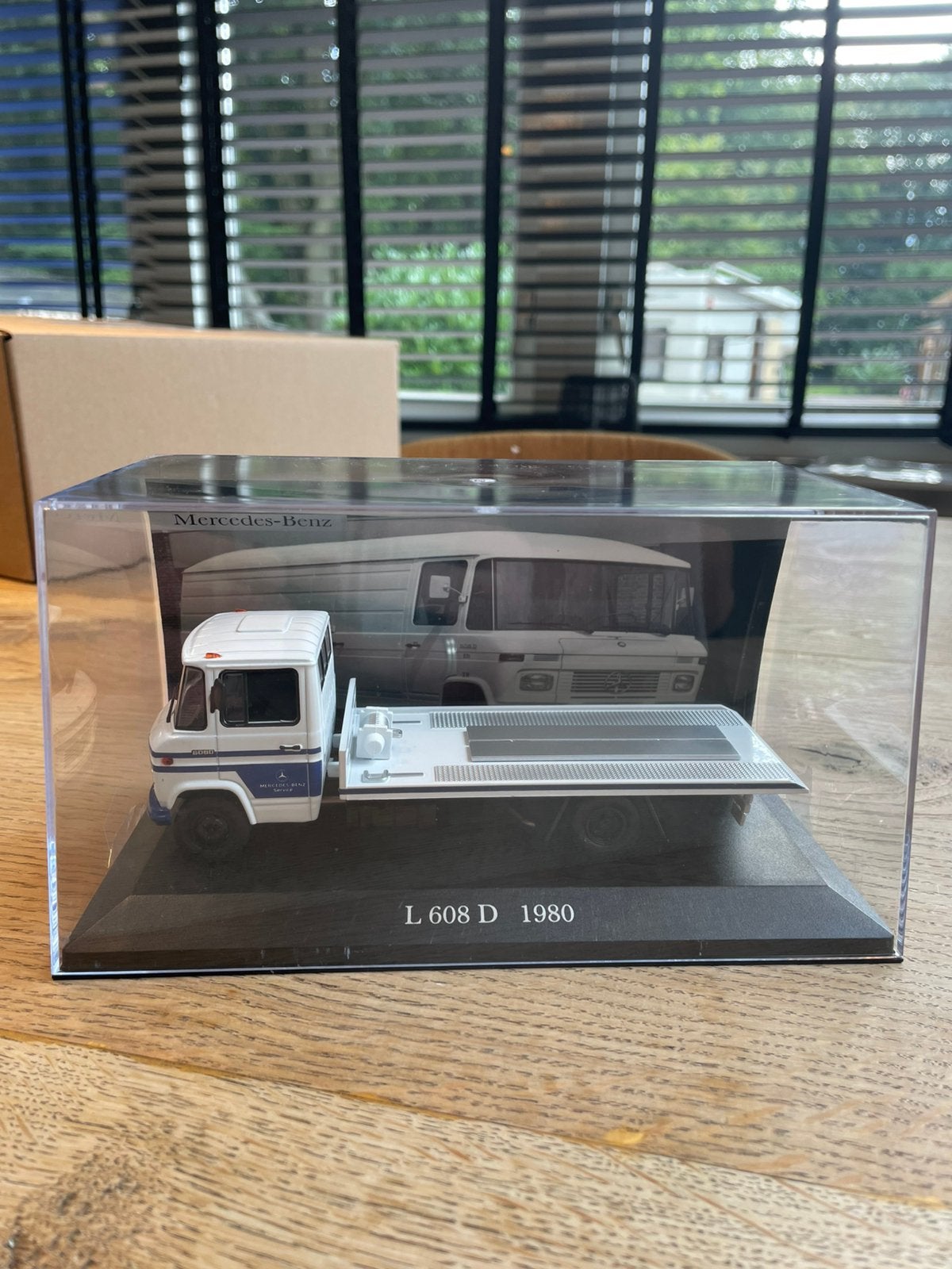 Verzameling 1:43 modelauto's in vitrines, Mercedes, Hobby en Vrije tijd, Ophalen of Verzenden, Zo goed als nieuw, Auto, Overige merken