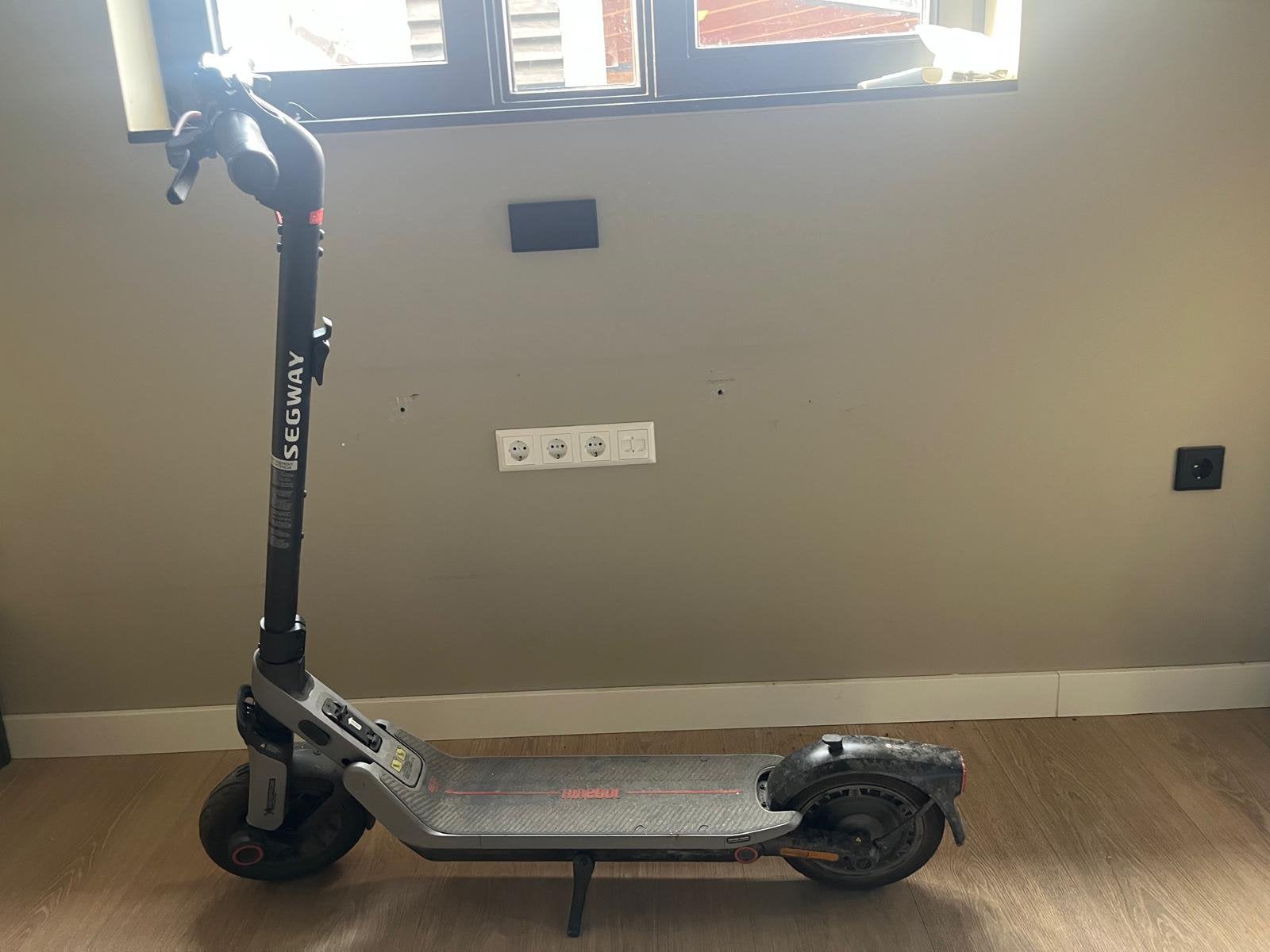Segway ninebot E3 PRO E elektrische step, slechts 108 km, Fietsen en Brommers, Steps, Ophalen, Zo goed als nieuw, Elektrische step (E-scooter)