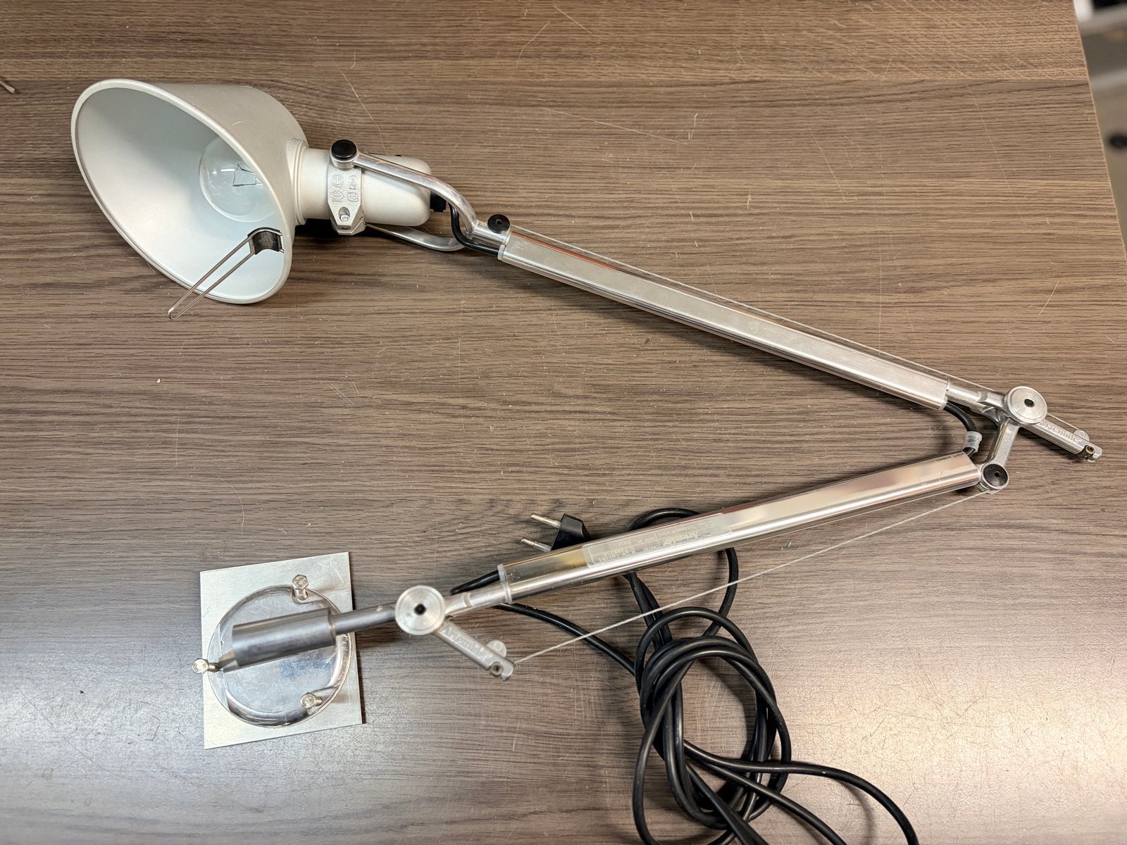 Artemide Tolomeo Bureaulamp met wandsteun - Opbrengst naar T, Huis en Inrichting, Ophalen, Bureaulamp, E27 (groot), Metaal