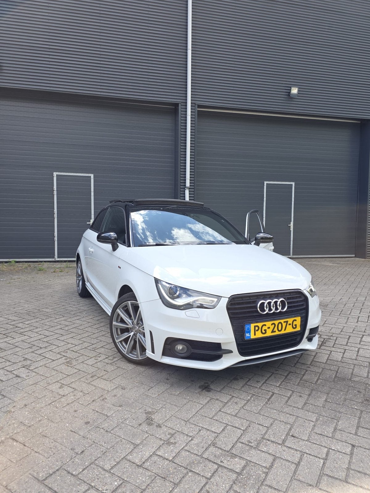 Audi A1 1.2 Tfsi 63KW 2013 Wit pano S Line, Auto's, Audi, Voorwielaandrijving, Elektrische ramen, 4 cilinders, 4 stoelen