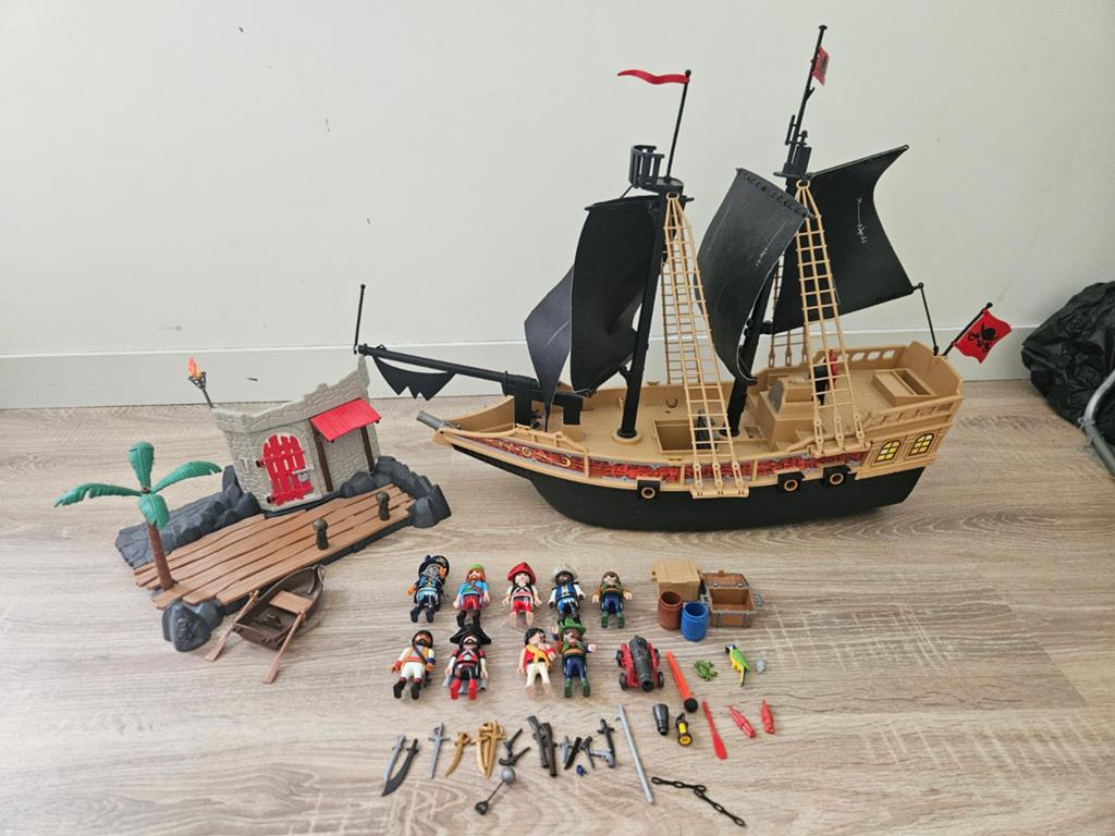 Playmobil Piratenschip (6678) met eiland (6146), Kinderen en Baby's, Speelgoed | Playmobil, Ophalen of Verzenden, Gebruikt, Complete set