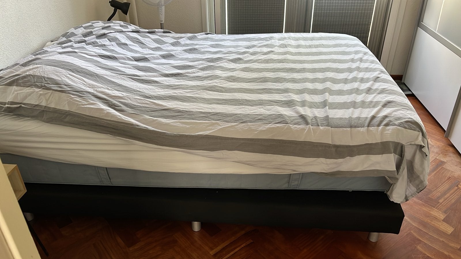 Tweepersoons bedframe met matras 140x200, Huis en Inrichting, Slaapkamer | Bedden, Gebruikt, Tweepersoons, 200 cm, Hout
