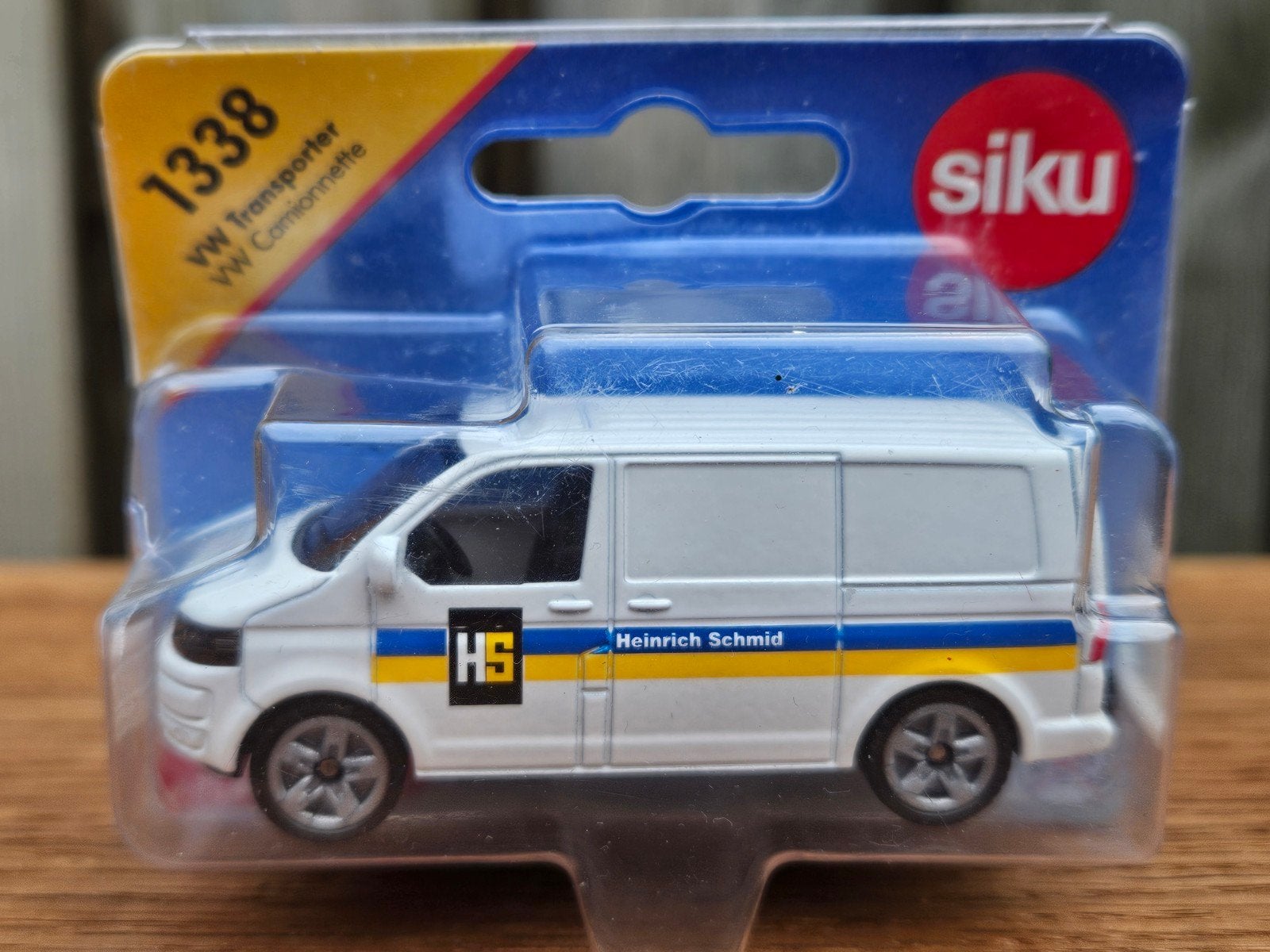 Siku 1338 VW Transporter Heinrich Schmid 1:55 in blister, Ophalen of Verzenden, Zo goed als nieuw, Auto, SIKU