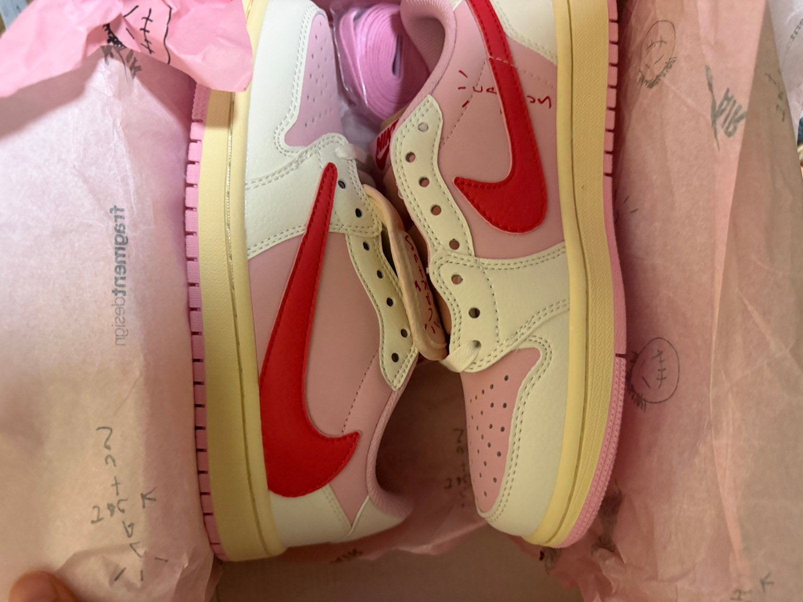 Nike Travis Scott “Shy Pink” 38, Ophalen of Verzenden, Zo goed als nieuw