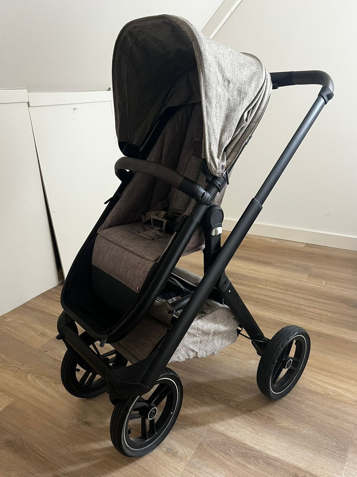 Dubatti One E6 kinderwagen - met complete accessoires, Ophalen, Zo goed als nieuw, Overige merken, Luchtbanden