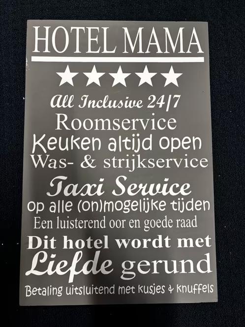 ZGAN! Tekstbord hotel mama grijs 60x40x1,3 cm €4,99, Huis en Inrichting, Ophalen of Verzenden, Zo goed als nieuw