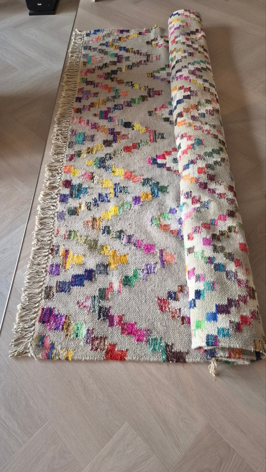 Beige vloerkleed met kleurig zigzagpatroon, 205x300 cm