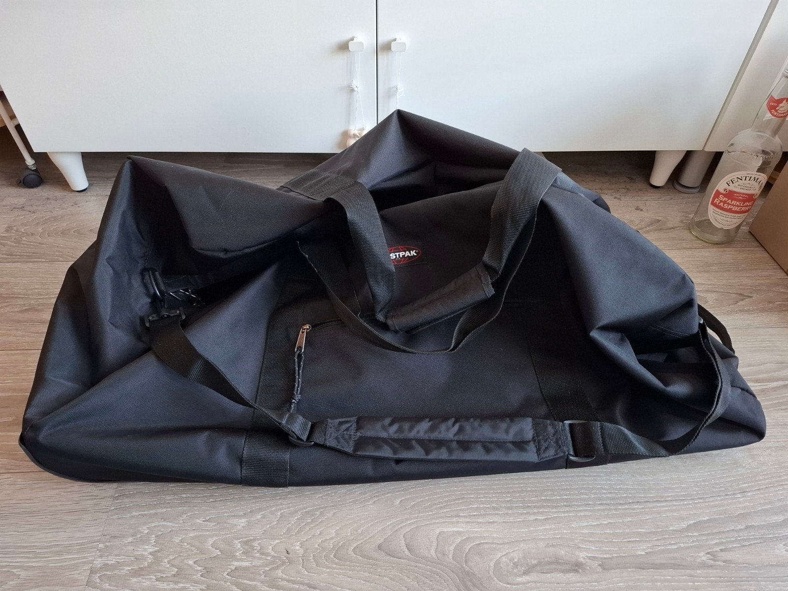 Eastpak reistas op wieltjes ZGAN, Sieraden, Tassen en Uiterlijk, Tassen | Reistassen en Weekendtassen, 30 cm of meer, Zwart, Zo goed als nieuw