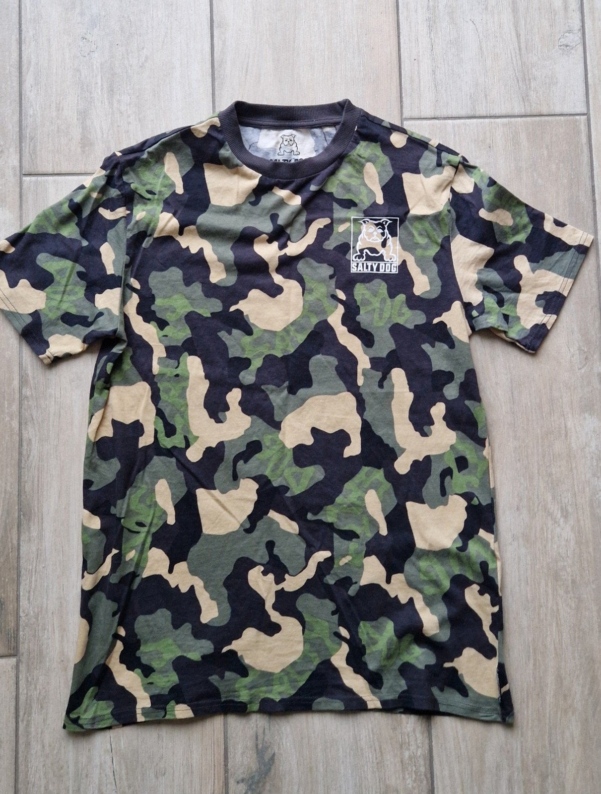 170/176 Stoer Salty Dog legerprint shirt, Kinderen en Baby's, Kinderkleding | Maat 170, Ophalen of Verzenden, Zo goed als nieuw
