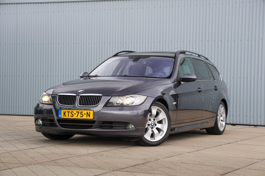 BMW 3-serie Touring 325i | Panorama dak | Apple CarPlay, Auto's, Automaat, Dealer onderhouden, Zwart, 218 pk
