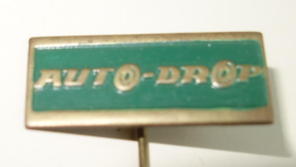 Vintage metalen speldje van Auto Drop, Verzamelen, Speldjes, Pins en Buttons, Verzenden, Gebruikt, Overige onderwerpen, Speldje of Pin