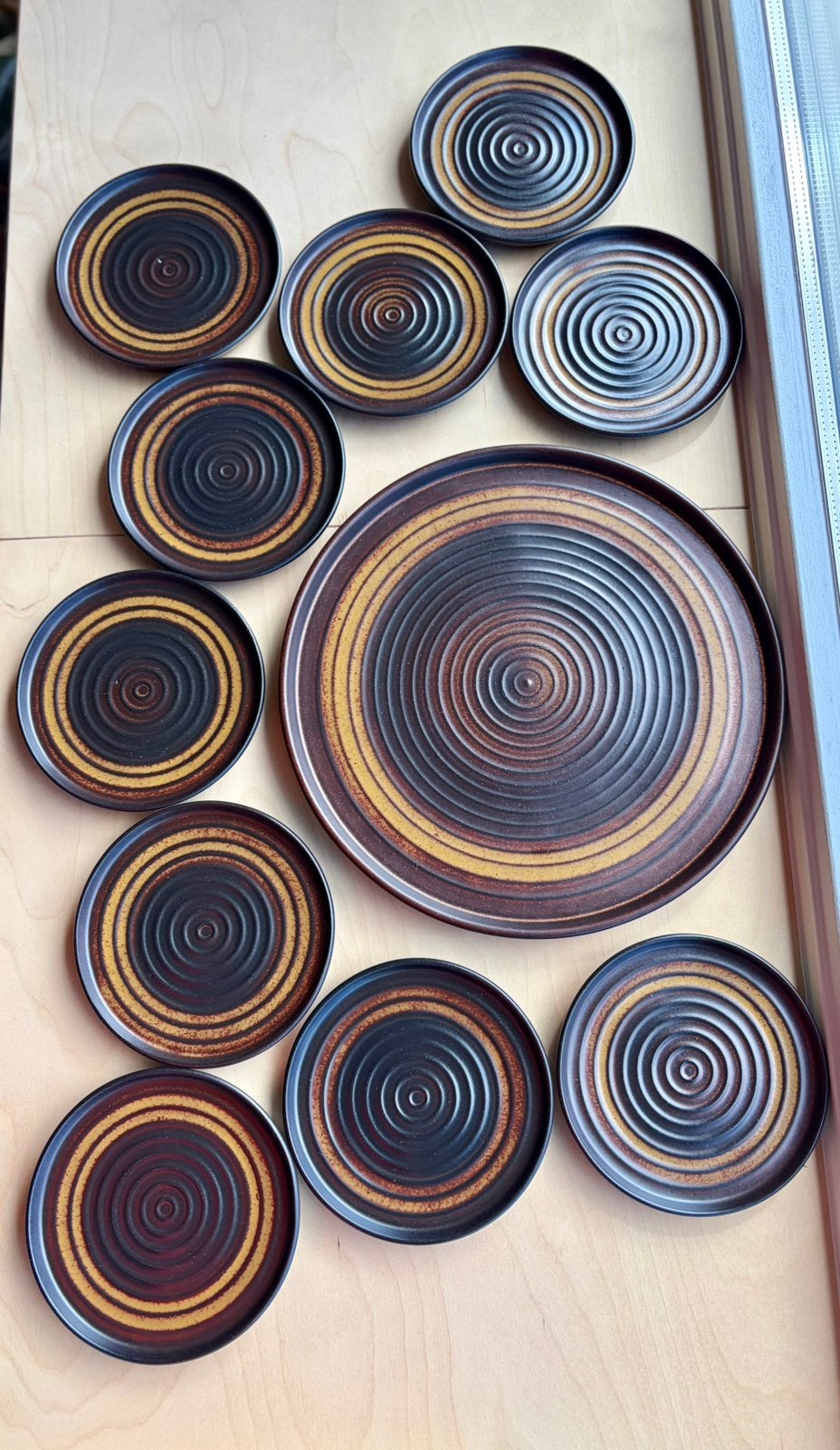 Stoere Vintage Taartschaal met 10 Gebaksbordjes – Jaren 70, Huis en Inrichting, Keuken | Servies, Vintage, Ophalen of Verzenden