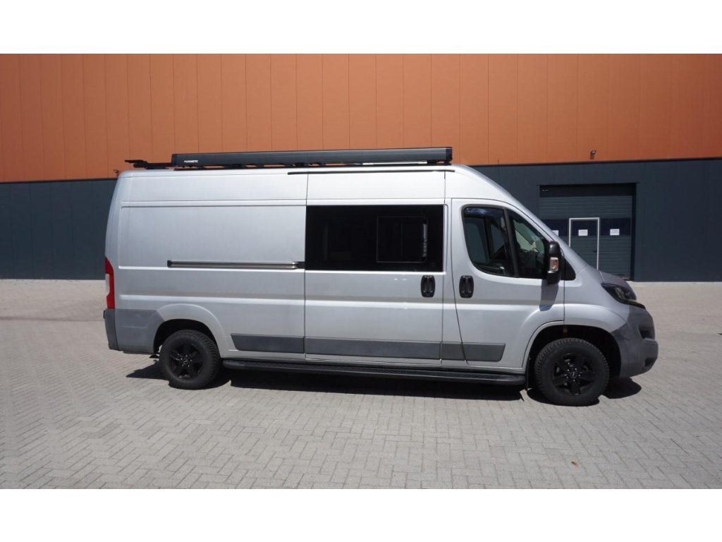Peugeot Boxer 2016 voor 5 personen met lage km stand!, Overige merken, Buscamper of Camperbus, Bedrijf, Verwarmde buitenspiegels