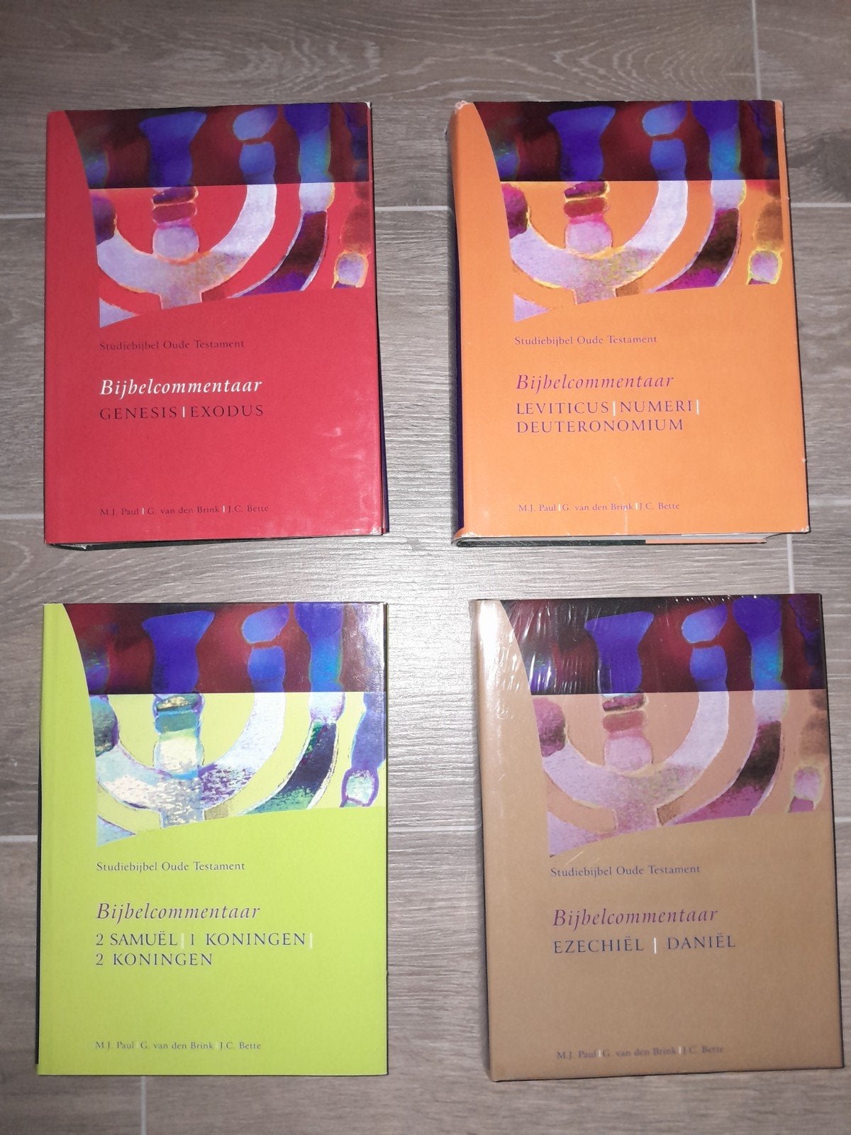 Studiebijbel Oude Testament CvB (3 delen), Ophalen of Verzenden, Zo goed als nieuw, Christendom | Protestants