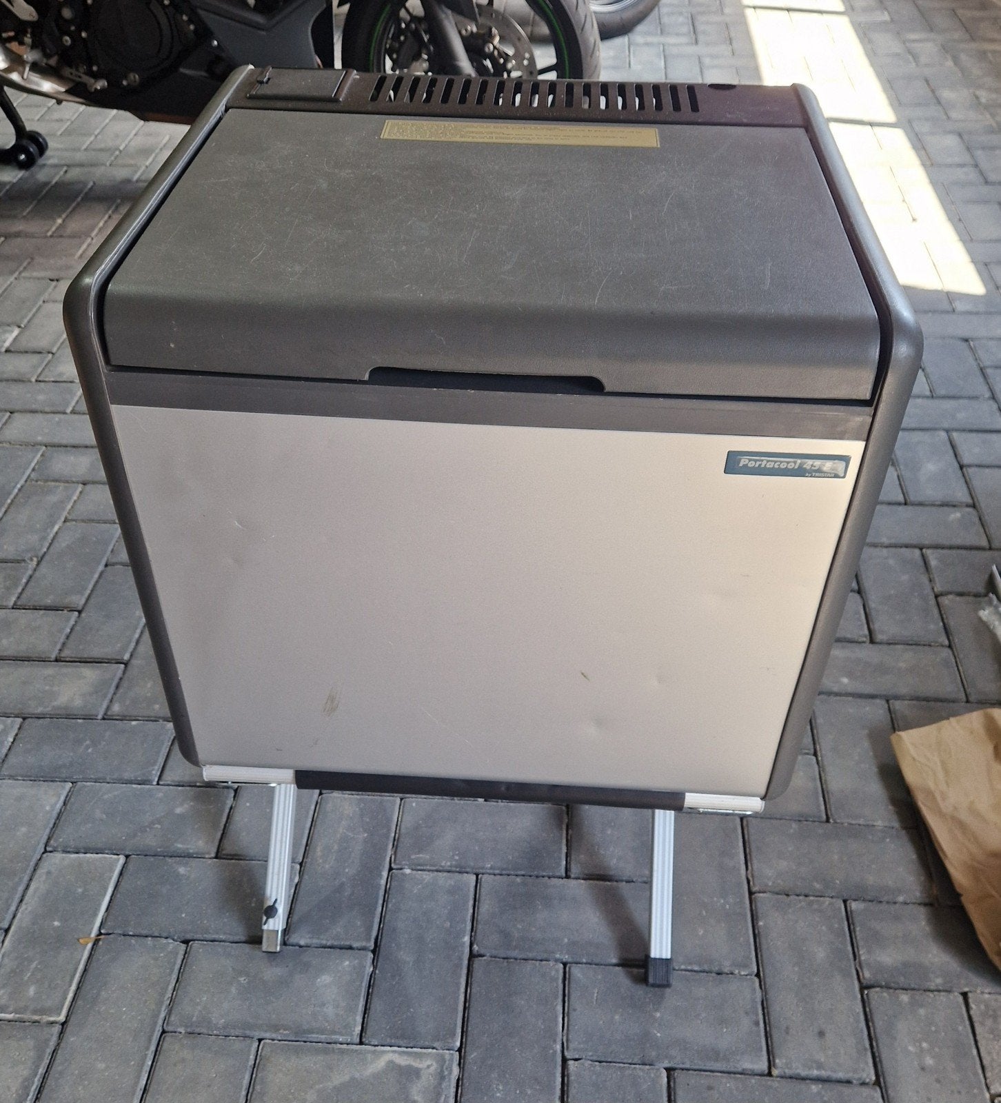 Tristar 45 liter koelbox 12V / 220V + stander, Ophalen, Gebruikt, Koelbox, Elektrisch